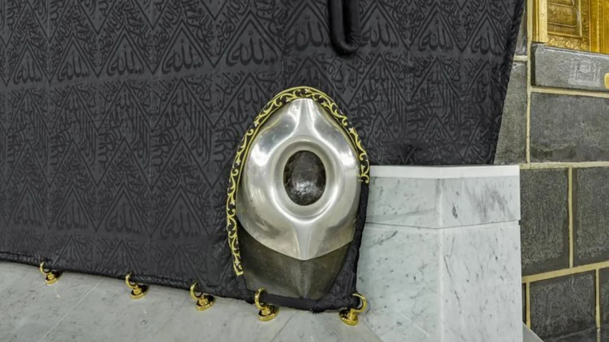 Pemerintah Arab Saudi telah merilis foto close up dari Hajar Aswad pada 3 Mei 2021 yang lalu(Twitter @ReasahAl