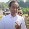 Presiden Jokowi selepas meninjau program bantuan pompa air di Karanganyar, Jawa Tengah, Rabu (19/6/2024). (You