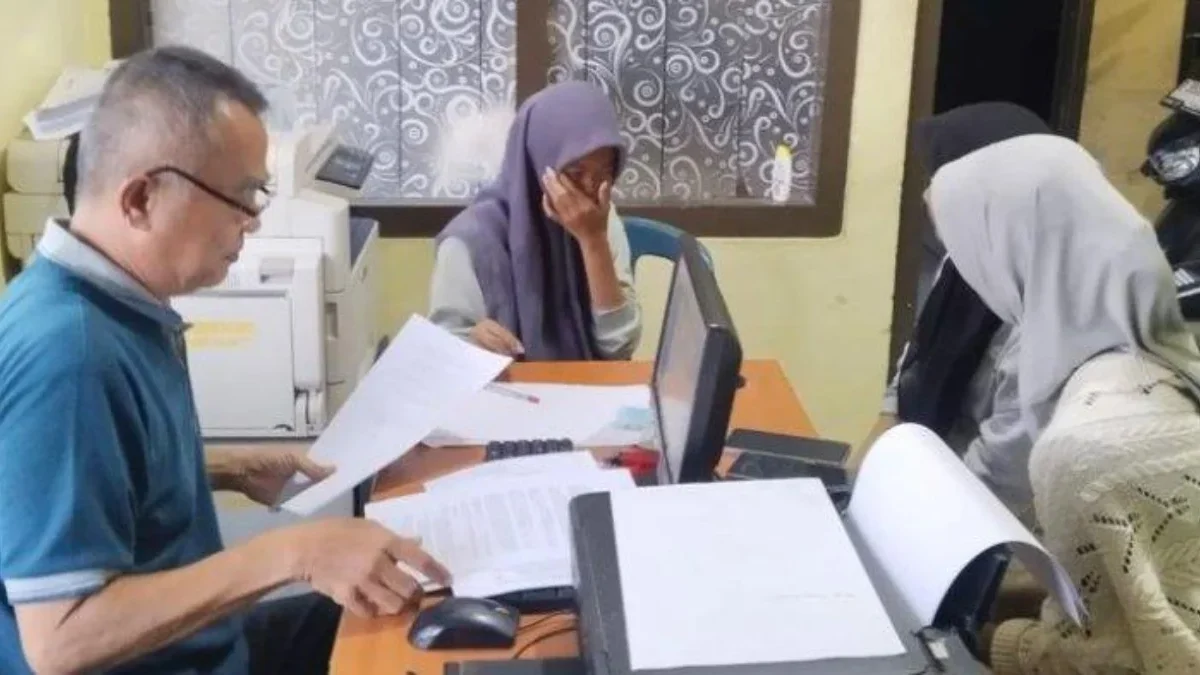 Tiga remaja putri warga Kecamatan Sukaluyu, Cianjur, Jawa Barat, mengagalkan aksi polisi gadungan yang merampa