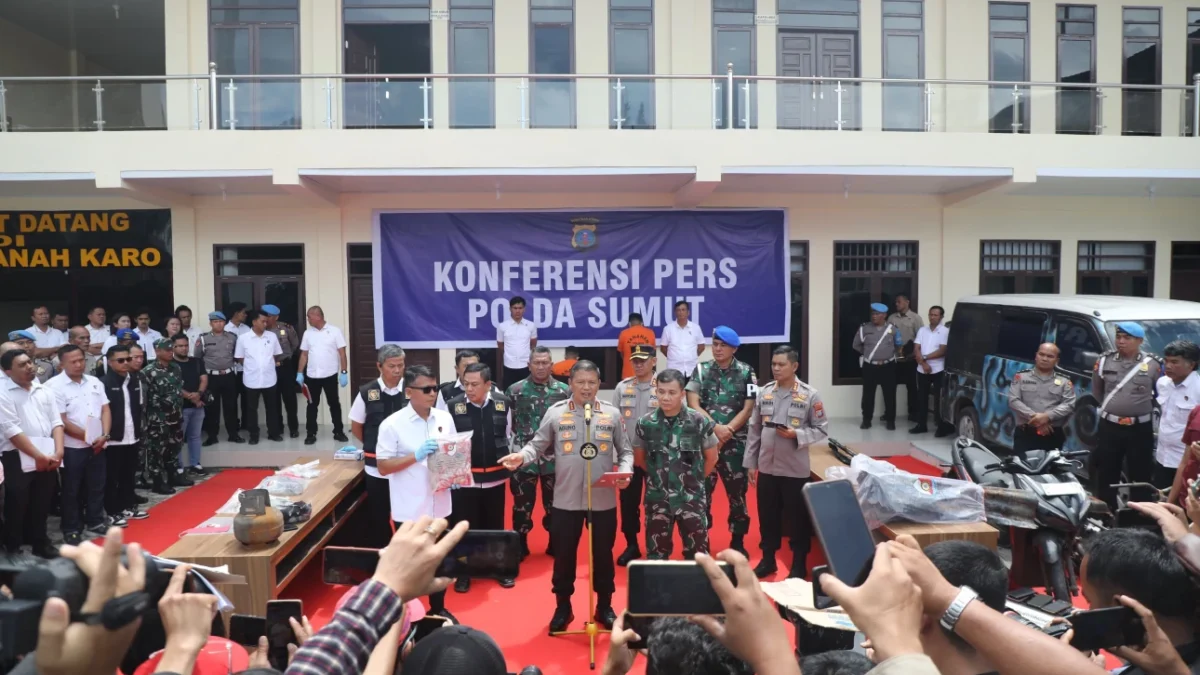 Polda Sumut Umum Umumkan pengungkap kasus kebakaran rumah Sempurna Pasaribu, di Mapolres Karo, Senin 8 Juli 20