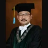 Prof. Dr. Budi Santoso, dr., Sp.OG (K) adalah Dekan Fakultas Kedokteran (FK) Universitas Airlangga (UNAIR) (Do