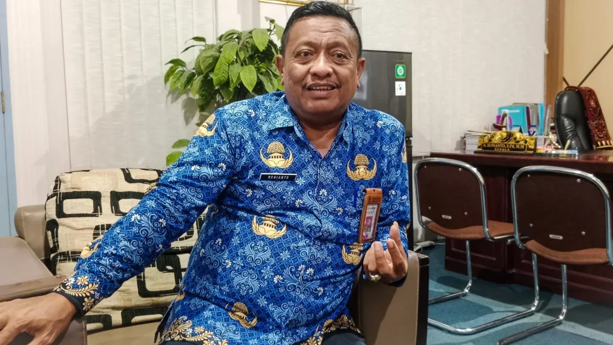 Kepala Dinas Pendidikan Kabupaten Cirebon H. Ronianto.*