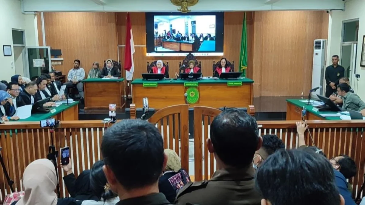 Suasana sidang perdana Peninjauan Kembali kasus pembunuhan Vina yang diajukan mantan terpidana, Saka Tatal, di