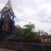 Monumen Pahlawan Nasional asal Salatiga di Alun-alun Pancasila Kota Salatiga.