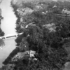 Pemandangan udara jembatan di atas sungai Citarum di Batujajar, Cimahi, Jawa Barat tahun 1950 (Tropenmuseum)