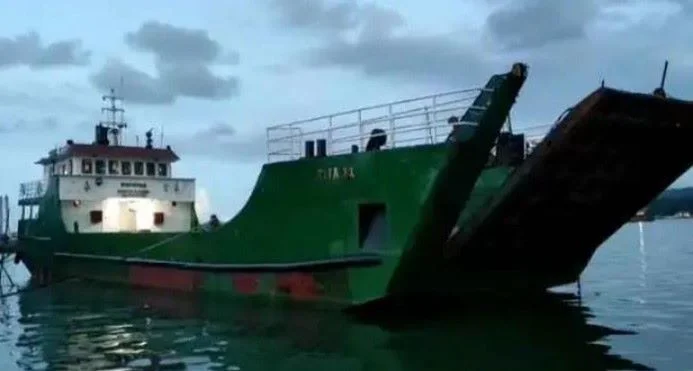 Kapal LCT Cita XX yang berangkat dari Pelabuhan Pomako, Kabupaten Mimika, Papua Tengah menuju Kabupaten Yahuki