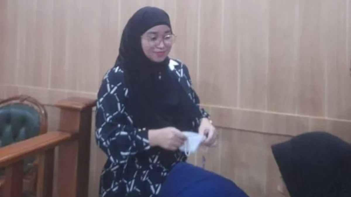 Saksi kasus OTT mantan Gubernur Malut, Eliya Gabrina Bachmid dalam kesaksikan di hadapan Majelis Hakim PN Tern