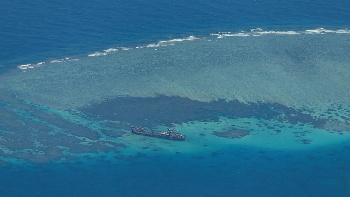 Pemandangan dari udara menunjukkan BRP Sierra Madre di Second Thomas Shoal, yang dikenal secara lokal sebagai