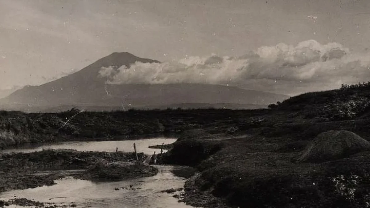 Gunung Ciremai dari Cirebon. (KITLV)