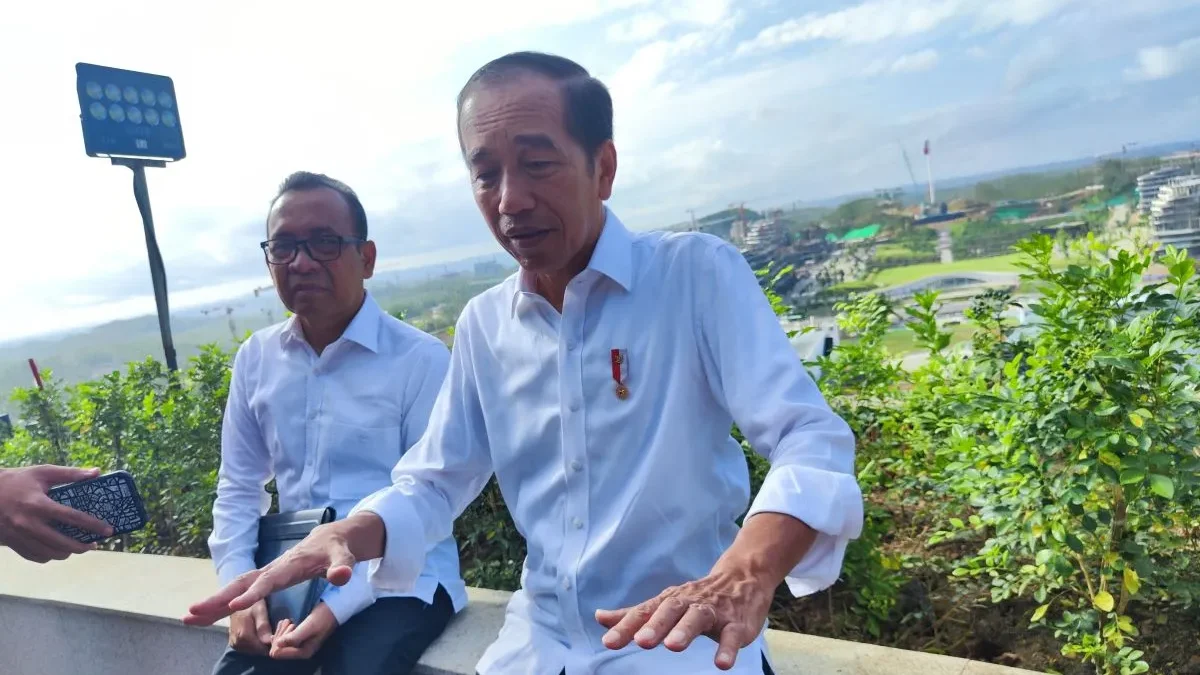 Presiden Joko Widodo saat memberikan keterangan pers di Kantor Presiden IKN Kawasan Inti Pusat Pemerintahan Ka