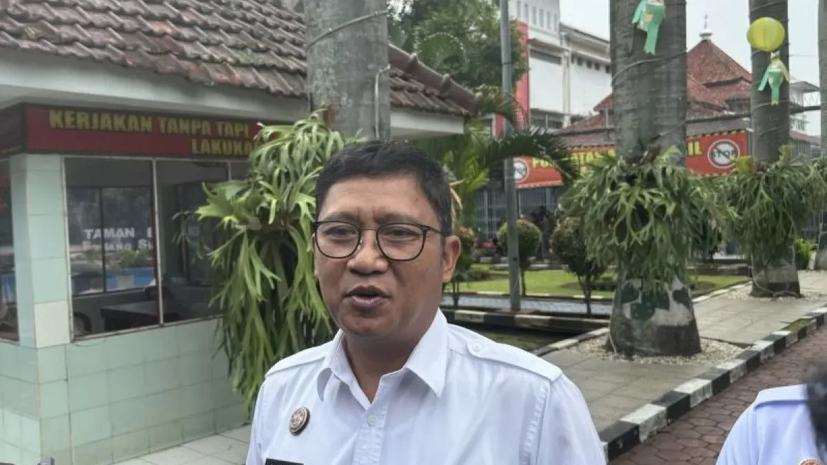 Kepala Rutan Kebonwaru Kota Bandung Suparman saat memberikan keterangan di Rutan Kebonwaru, Bandung, Rabu (22/