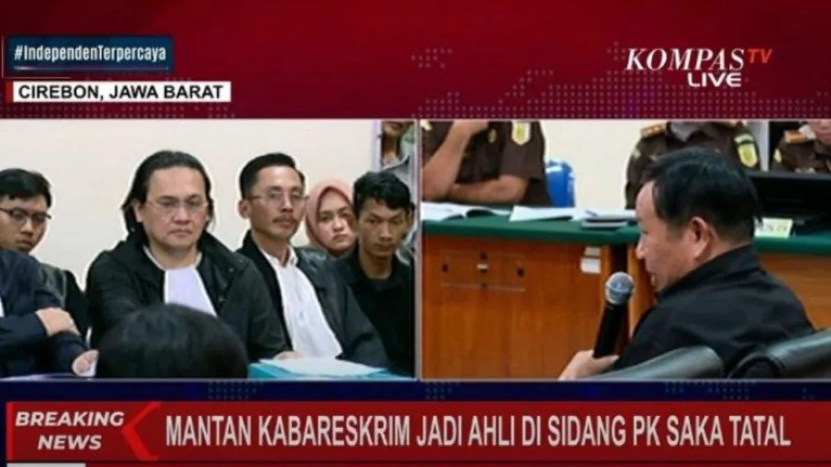 Mantan Kepala Bareskrim Polri Komjen Pol. (Purn) Susno Duadji (tengah kemeja hitam) saat memberikan keterangan