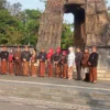 Seluruh Forkopimda Salatiga Beserta Para Istri Saat Foto Bersama Dibawa Tugu Tiga Pahlawan Alun-Alun Pancasila