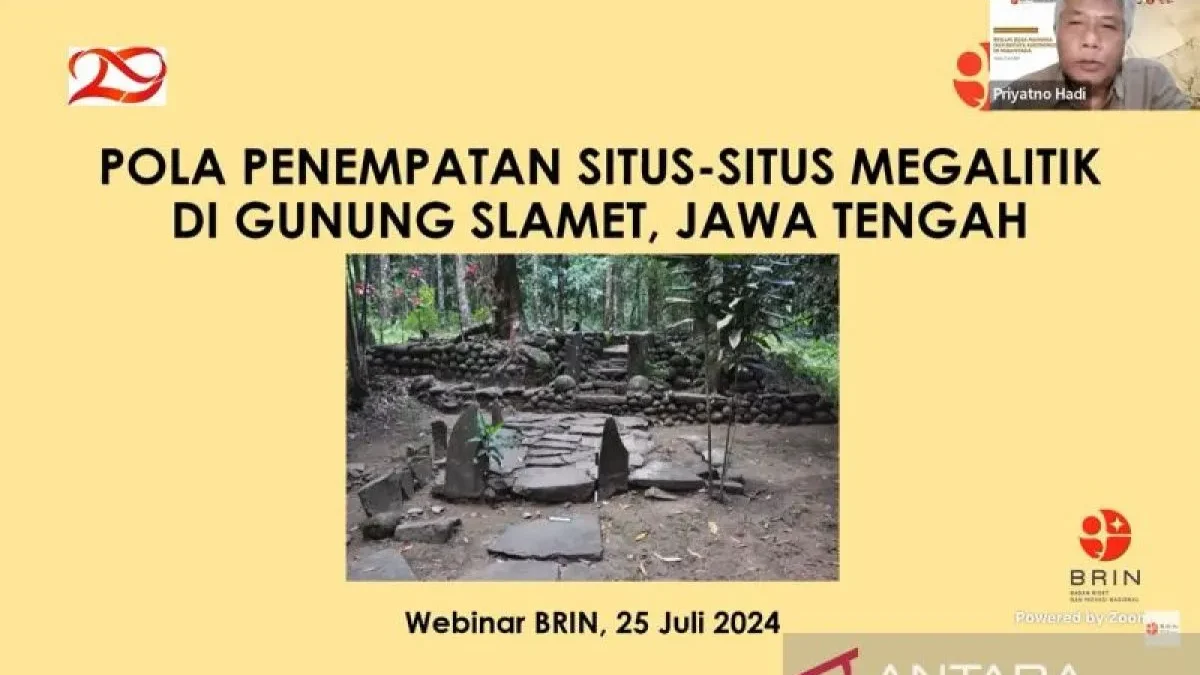 Peneliti Pusat Riset Arkeologi Prasejarah dan Sejarah BRIN Priyatno Hadi dalam seminar tentang Rekam Jejak Man