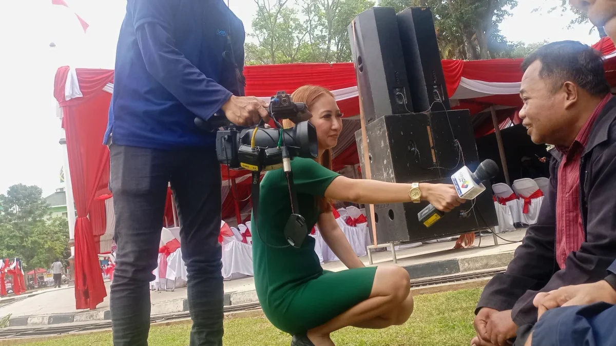 Tjandra Widyanta, SH asal Cirebon menghadiri acara Hari Jadi ke-1274 Kota Salatiga saat diwawancarai MNCTV di