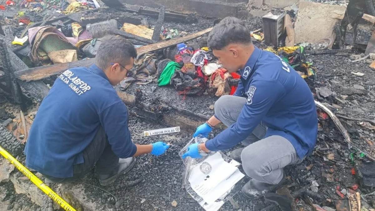 TKP kebakaran rumah wartawan Tribrata TV Rico Sempurna Pasaribu di Karo, Sumatra Utara. Foto/Dok. Polda Sumut.