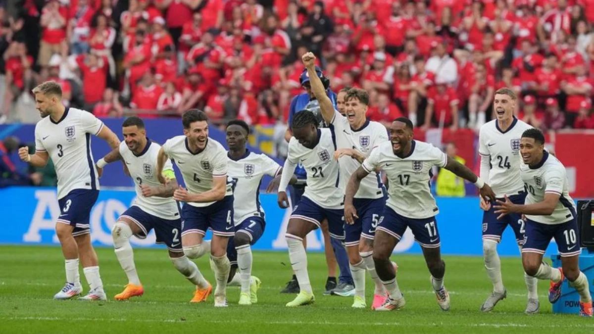 Momen selebrasi skuad Inggris usai memastikan kemenangan atas Swiss di babak adu penalti, Euro 2024 (c) AP Pho