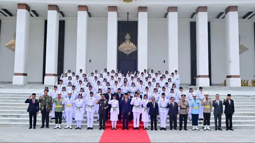 Anggota Paskibraka 2024 saat baru saja dikukuhkan oleh Presiden Jokowi di Istana Negara, Ibu Kota Nusantara, p