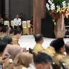 Presiden Joko Widodo menyampaikan pengarahan kepada kepala daerah seluruh Indonesia di Istana Negara, Ibu Kota