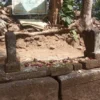 makam Kiai Abdul Wahid yang merupakan kakek buyut Gus Dur di Tingkir Lor, Tingkir, Salatiga. Dari Kiai Abdul W