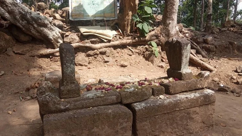 makam Kiai Abdul Wahid yang merupakan kakek buyut Gus Dur di Tingkir Lor, Tingkir, Salatiga. Dari Kiai Abdul W