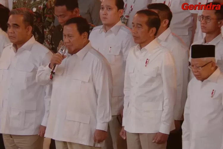 Presiden Joko Widodo (Jokowi) dan Presiden terpilih Prabowo Subianto terlihat kompak mengenakan segaram kebesa