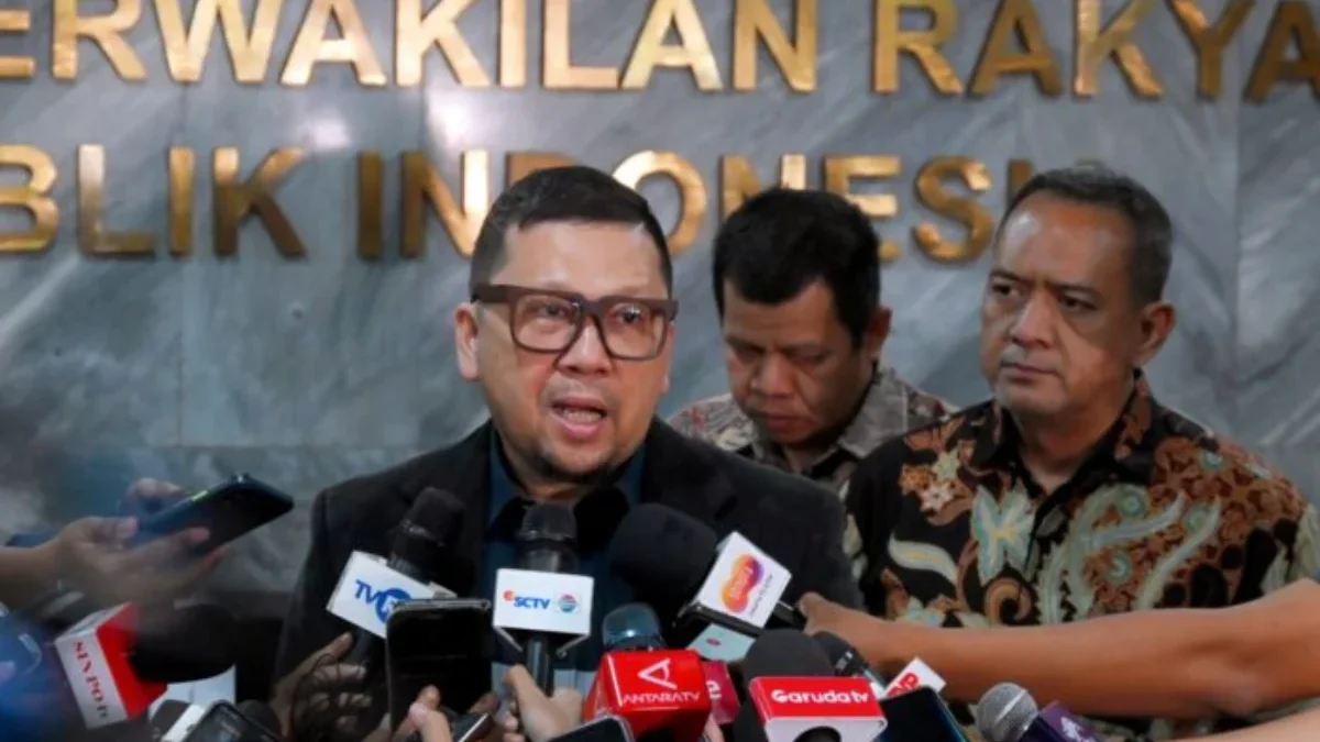 Ketua Komisi II DPR RI Ahmad Doli Kurnia Tandjung saat diwawancarai awak media di Gedung Nusantara, Senayan, J