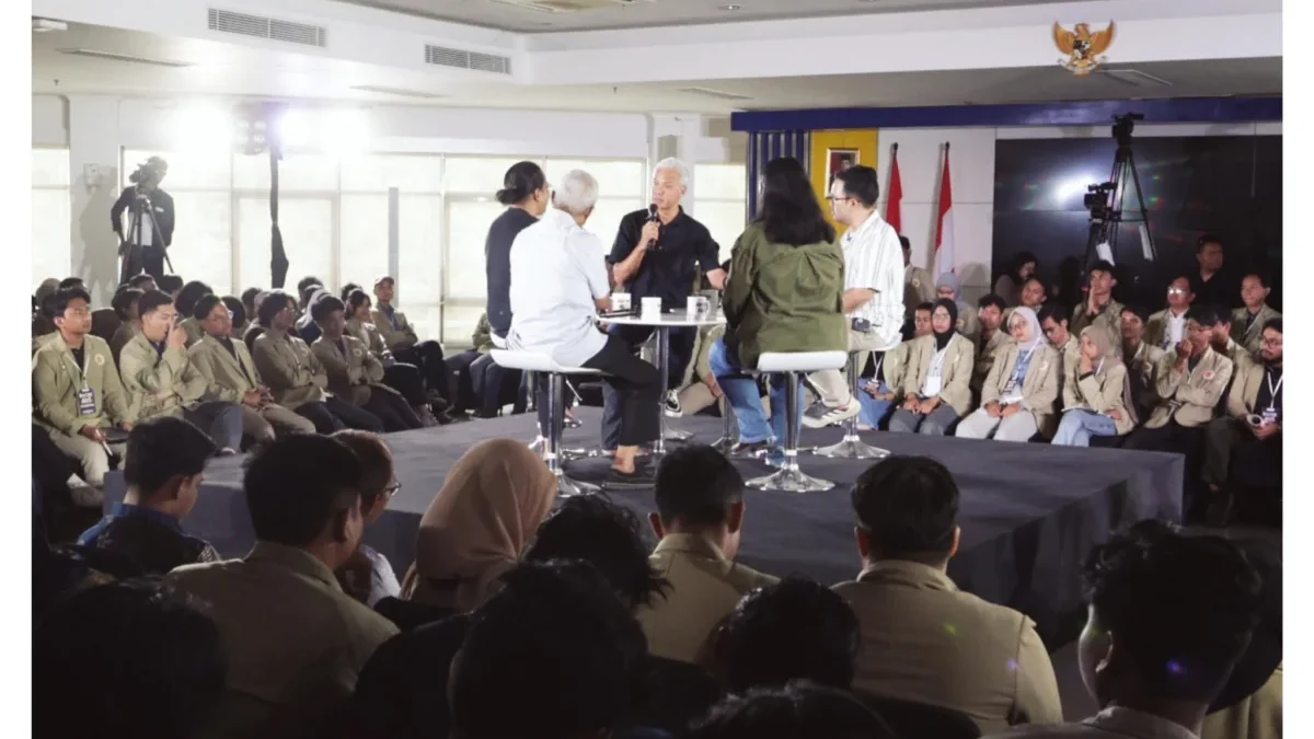 Diskusi seru bareng @BocorAlusPol dan teman-teman mahasiswa di UGM dengan tema \'Begal Konstitusi Demi Dinast