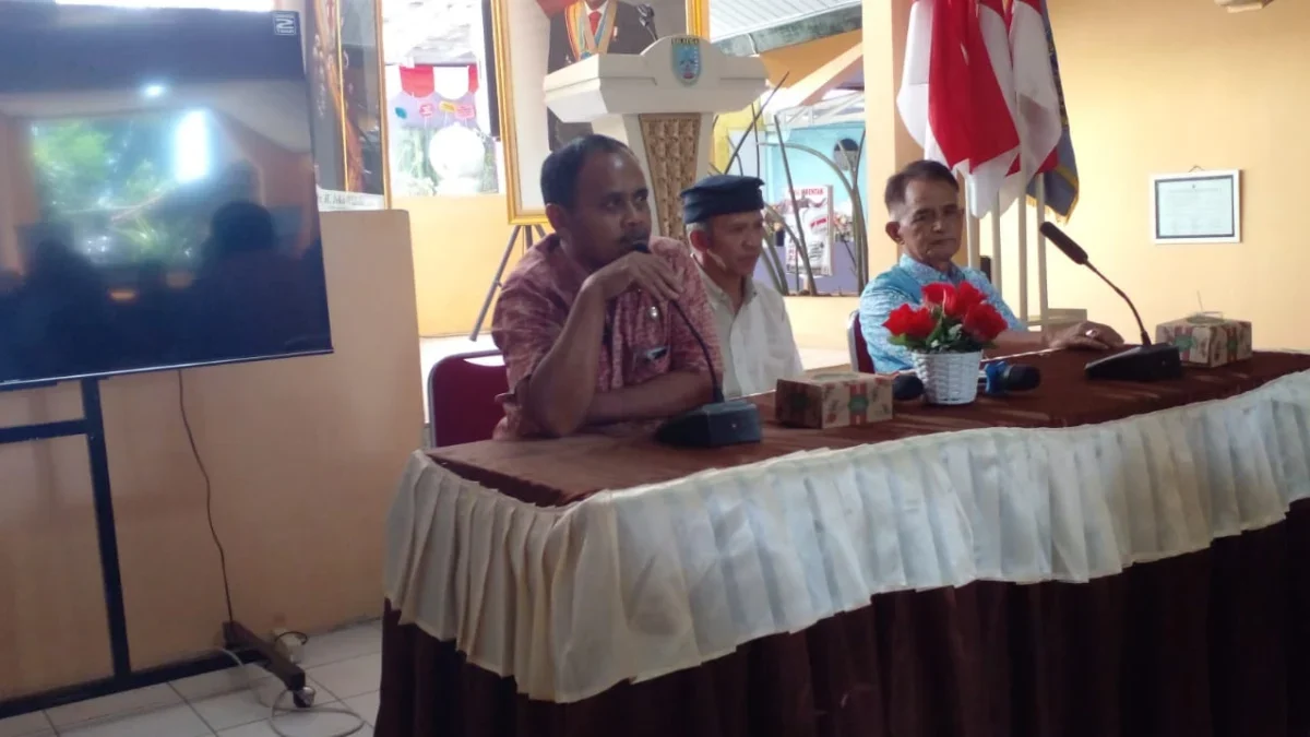 Ketua Forum Kewaspadaan Dini Masyarakat (FKDM) Kota Salatiga, Darmaji Surasto (kanan), Sekertaris FKDM A\'an Tr