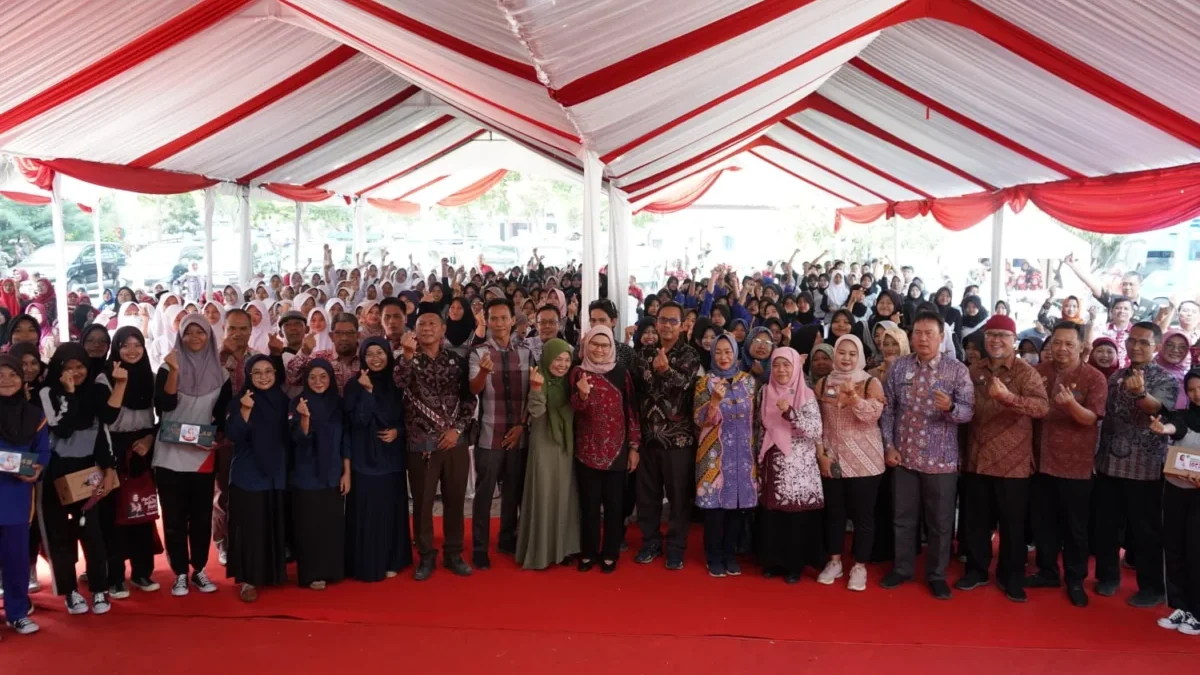 : kegiatan Gerakan Memasyarakatkan Makan Ikan (Gemarikan) di halaman Kecamatan Kandanghaur beberapa waktu lal