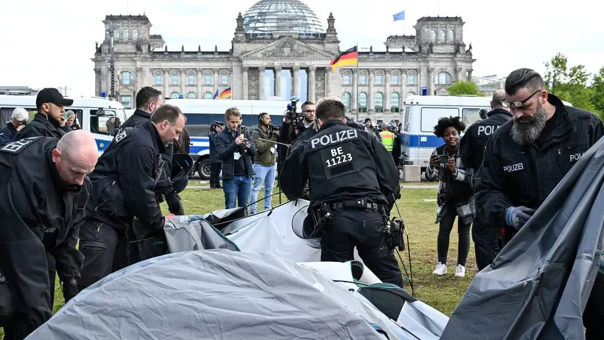 Polisi Jerman membersihkan perkemahan pengunjuk rasa pro-Palestina atas keputusan pemerintah, dekat Kanselir F