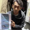 Sepupu korban penyekapan inisial SA bernama Daniel memberikan keterangan kepada wartawan di Jakarta, Jumat (9/