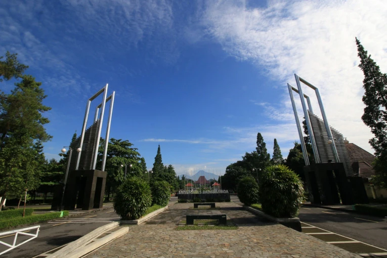 Universitas Gadjah Mada (https://ugm.ac.id/)