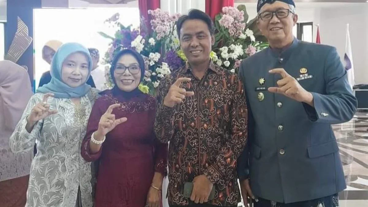 Anggota DPRD Jawa Barat, Lili Eliyah SH MM bersama Pj Walikota Cirebon H Agus Mulyadi dan Ketua DPRD Kota Cire