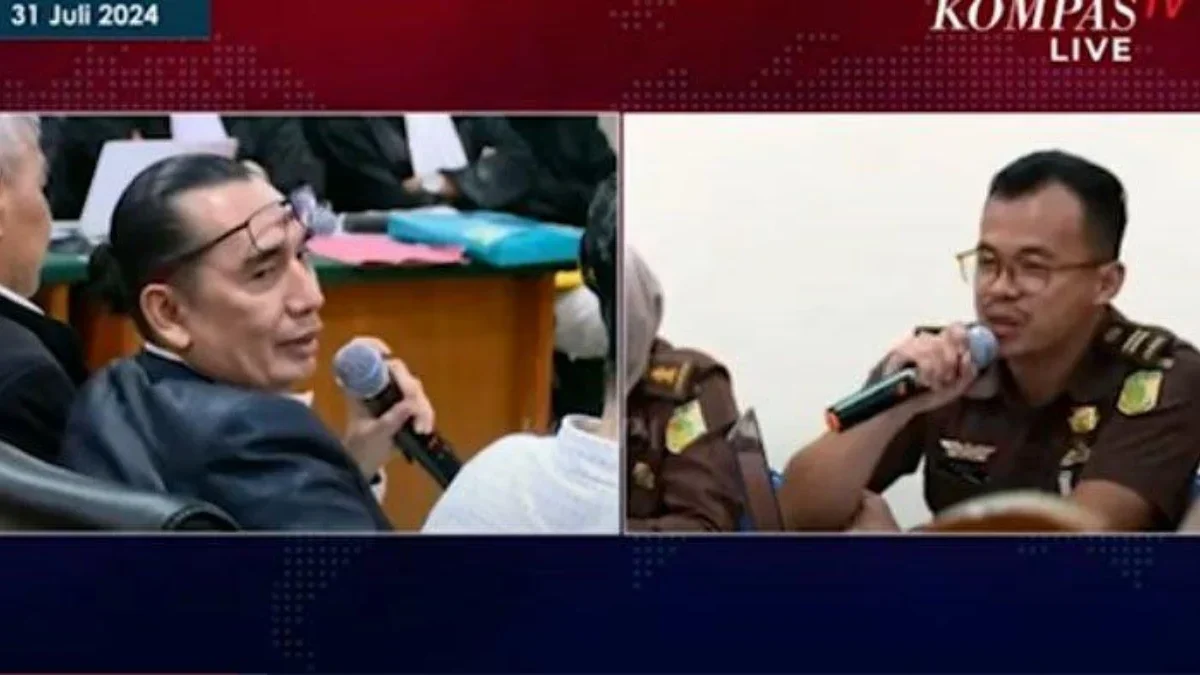 Jaksa Jati Pahlevi berdebat keras dengan ahli hukum pidana Azmi Syahputra di sidang PK Saka Tatal. (tangkapan