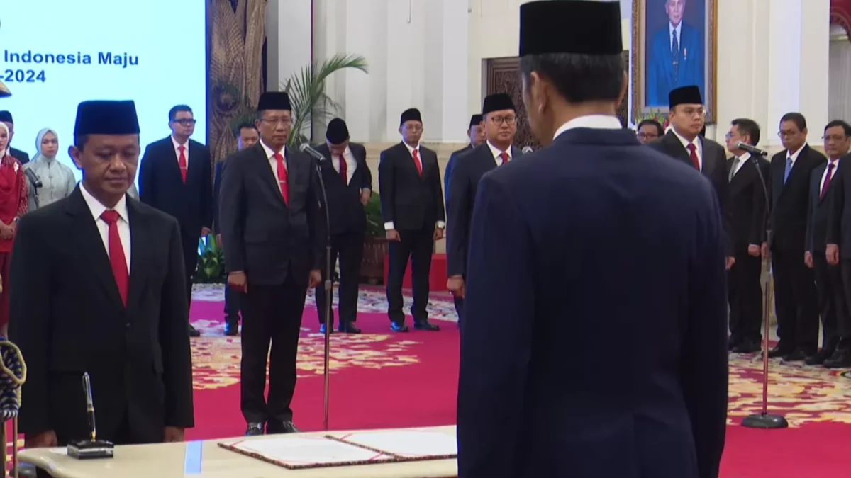 Bahlil Lahadalia dilantik sebagai Menteri ESDM di Istana Negara Jakarta, Senin (19/8/2024). (Tangkapan layar Y