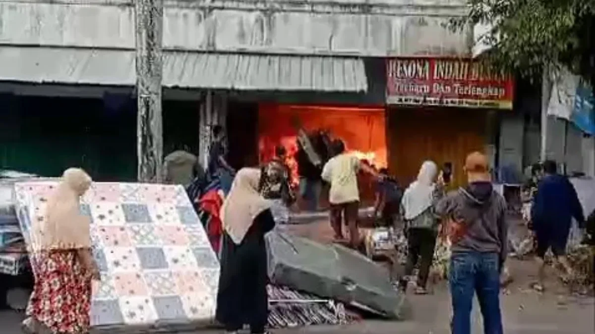 Kebakaran Pasar Kutoarjo, Kabupaten Purworejo, Jumat.