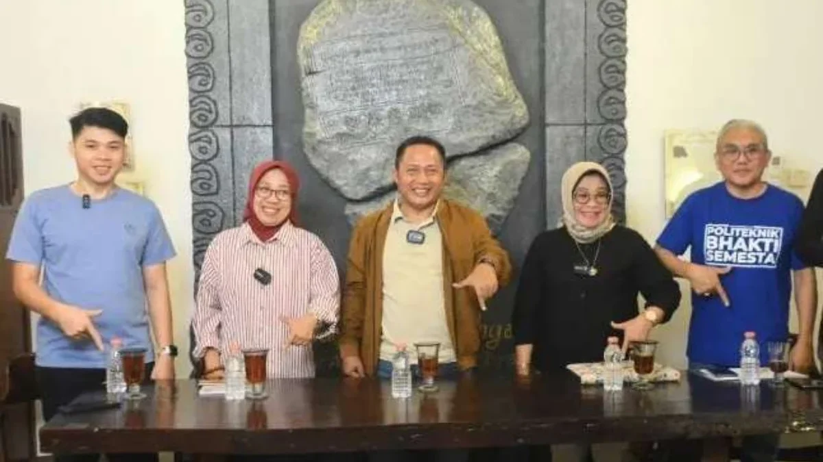 Penjabat Kota Salatiga Yasip Khasani(tengah) menghadiri talkshow digitalisasi literasi di Orlen Heritage Salat