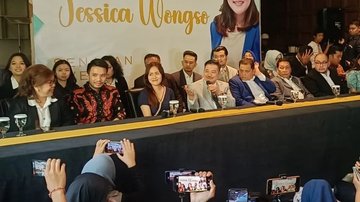 Terpidana kasus kopi sianida, Jessica Kumala Wongso (kiri) melakukan Konferensi Pers bersama Pengacara, Otto H