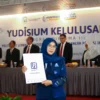 Politeknik LP3I Kampus Cirebon telah  meluluskan 50 lulusan dari Diploma III Prodi Manajemen Informatika. Deng