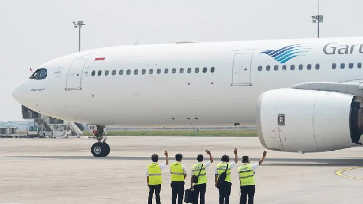 Pesawat Garuda yang ditumpangi Paus Fransiskus di Bandara VVIP Soekarno-Hatta, Banten, 6 September 2024. INDON