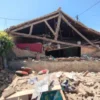 Salah satu rumah warga di Kecamatan Kertasari, Kabupaten Bandung, Jawa Barat, mengalami rusak parah setelah di