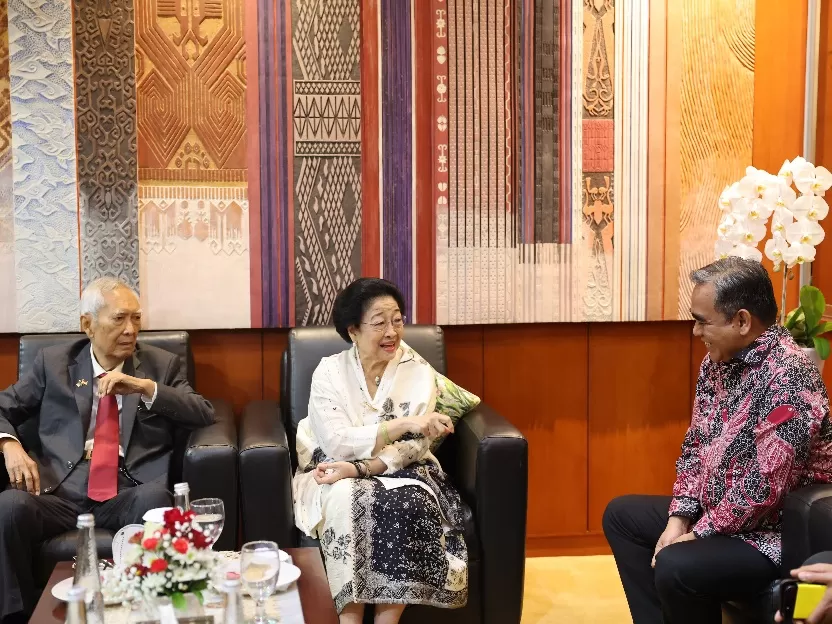 Guntur Soekarnoputra, Megawati Soekarnoputri, dan Sekjen Gerindra Ahmad Muzani. (Foto: Tim Media PDIP/MS-MJS)