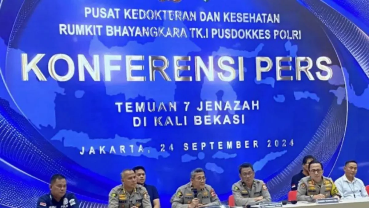 RS Polri saat melakukan konferensi pers terkait dua dari tujuh jenazah yang ditemukan mengambang di Kali Bekas