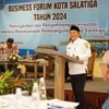 Penjabat Wali Kota Salatiga Yasip Khasani membuka Forum Bisnis Dinas Penanaman Modal dan Pelayanan Terpadu Sat