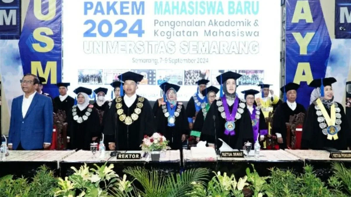 Ketua Dewan Penyantun Universitas Semarang (USM), Prof Dr H M Mahfud Md., memberikan kuliah umum dalam acara P