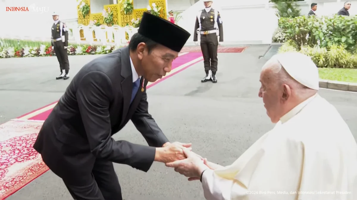 Presiden Joko Widodo bersama Pemimpin Gereja Katolik Dunia Paus Fransiskus di Istana Negara Jakarta, Rabu (4/9