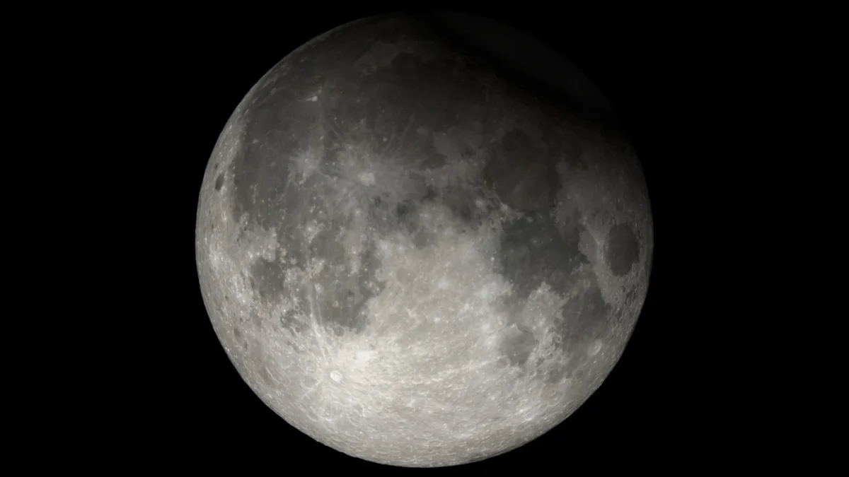 Pemandangan ideal gerhana bulan parsial pada tanggal 17-18 September ini dibuat menggunakan citra Bulan dari L