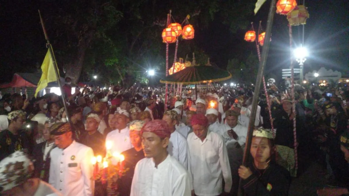 Kraton Kasepuhan, Kota Cirebon menggelar tradisi Panjang Jimat di bangsal Prabayaksa Keraton Kasepuhan Cirebo