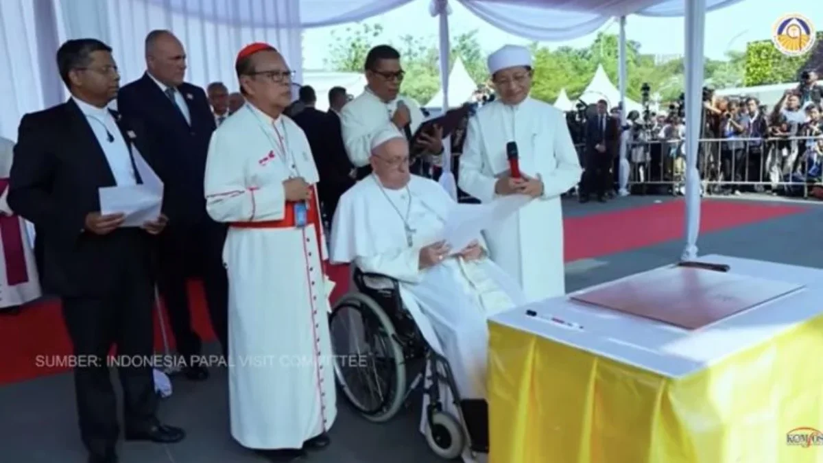 Paus Fransiskus dan Imam Besar Masjid Istiqlal Nasaruddin Umar. Foto: Indonesia-Papal-Visit-Committee